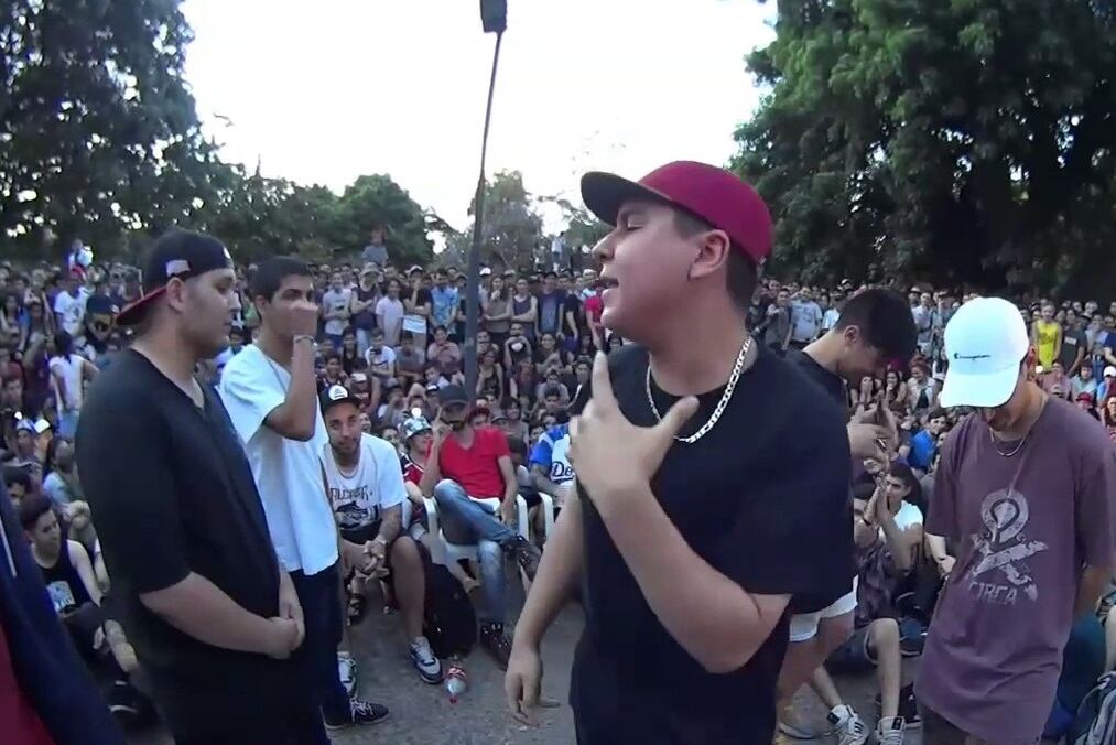 Ysy A en tiempos de El Quinto Escalón, competencia de "freestyle" por la que pasaron varias figuras del trap. (Captura de YouTube).