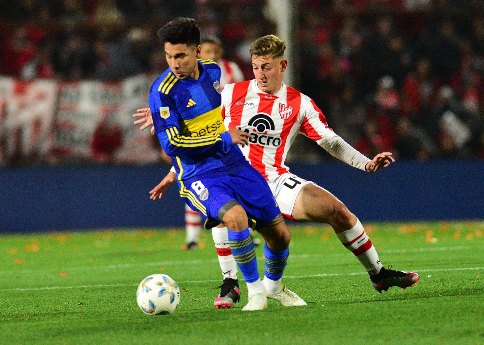 Nicolás Dubersarsky, figura de Instituto en el partido ante Boca, en el Monumental de Alta Córdoba, por la Liga Profesional. (Javier Ferreyra / La Voz)