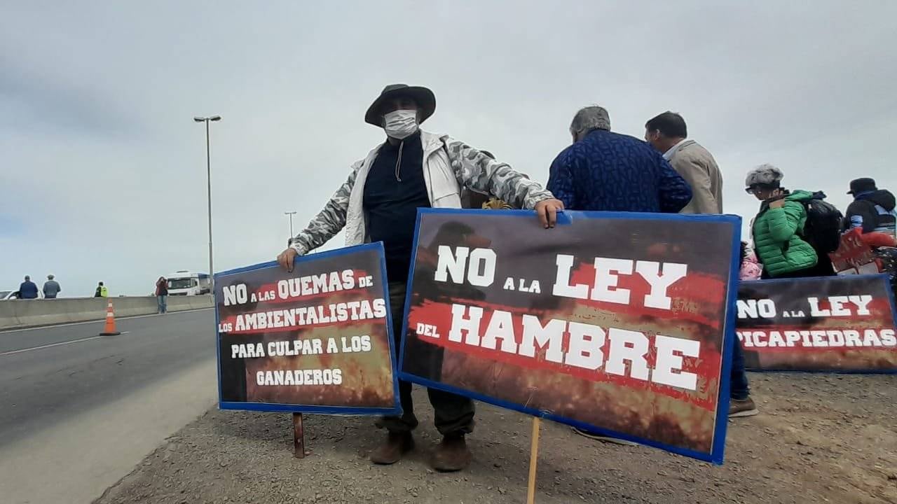 Algunos productores culpan a los ambientalistas por las quemas.