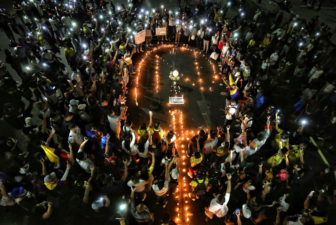 Las protestas que comenzaron hace once días por una propuesta de reforma tributaria continúan a pesar de que el presidente Iván Duque retiró el plan tributario del Congreso.  (AP)