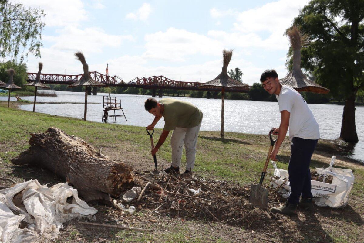 Limpieza de playas públicas en Gualeguaychú