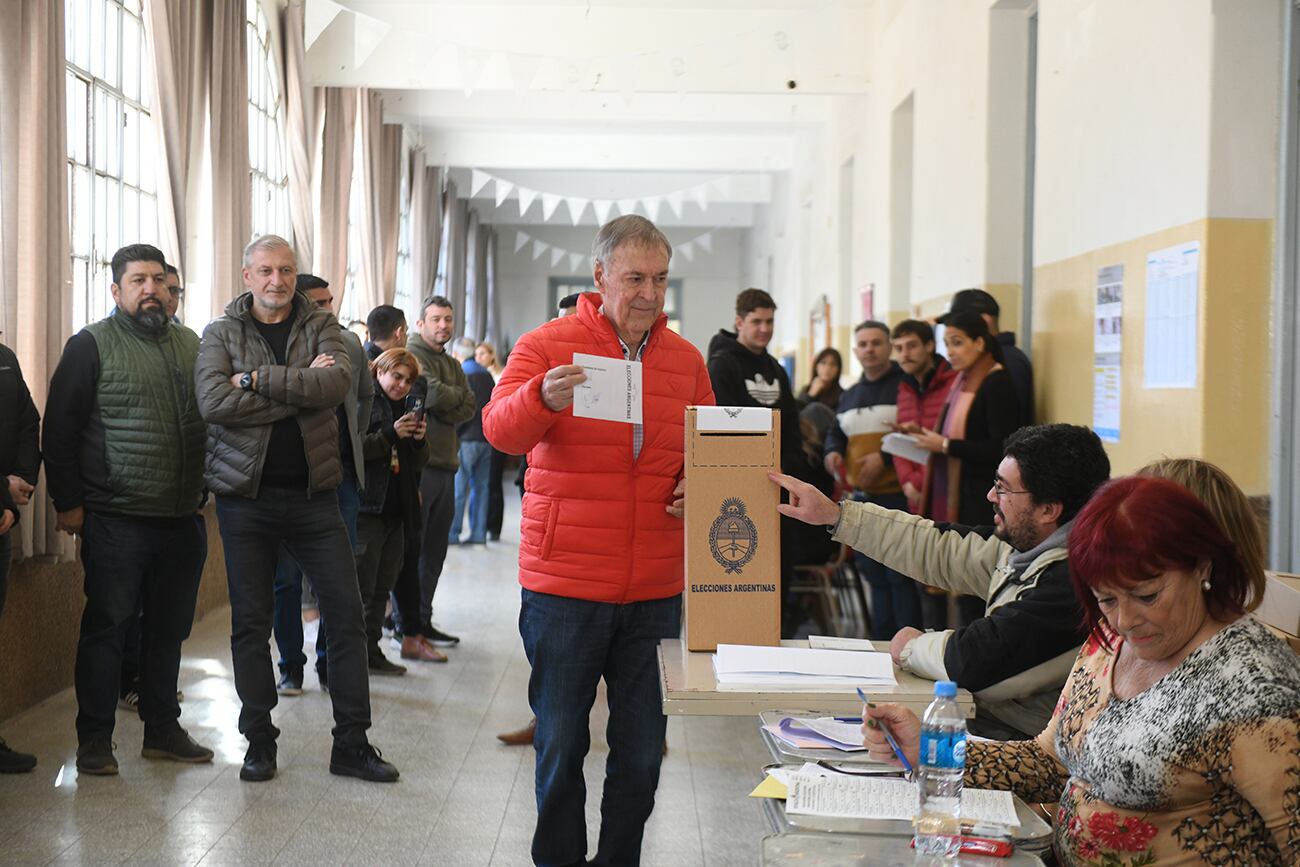 Schiaretti voto en el colgio Domingo Savio Elecciones Paso 2023 ( Ramiro Pereyra /La Voz)