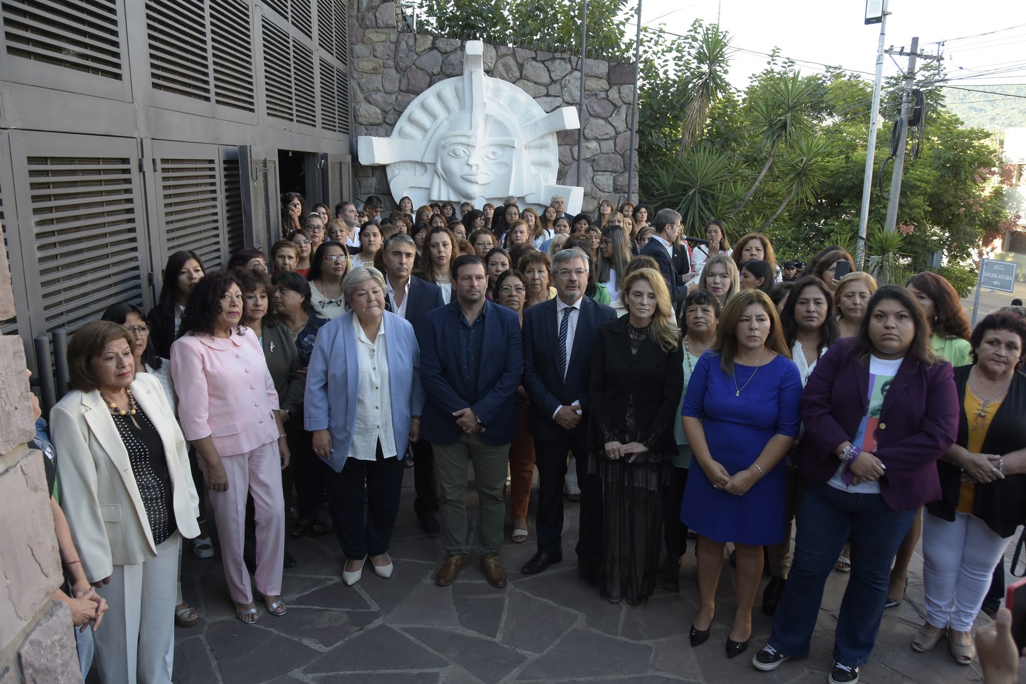 Las mujeres que prestan servicios en diferentes áreas de la Legislatura de Jujuy fueron homenajeadas por sus autoridades, con motivo del Día Internacional de la Mujer.