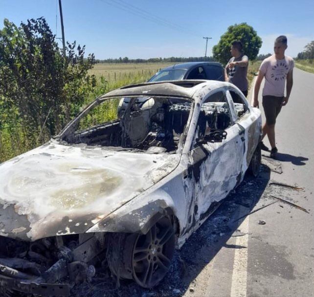 Florencio Varela. El auto en que viajaban los dos jóvenes fue encontrado calcinado. (Twitter)