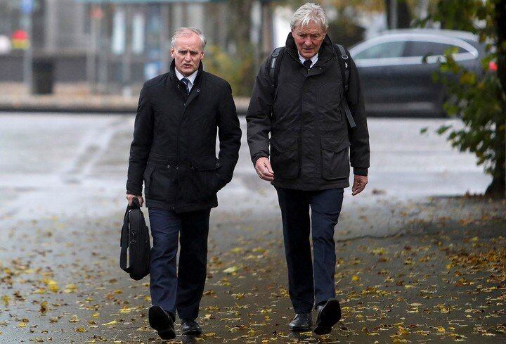 David Henderson llegando a los tribunales de Cardiff, donde fue condenado a 18 meses de prisión.