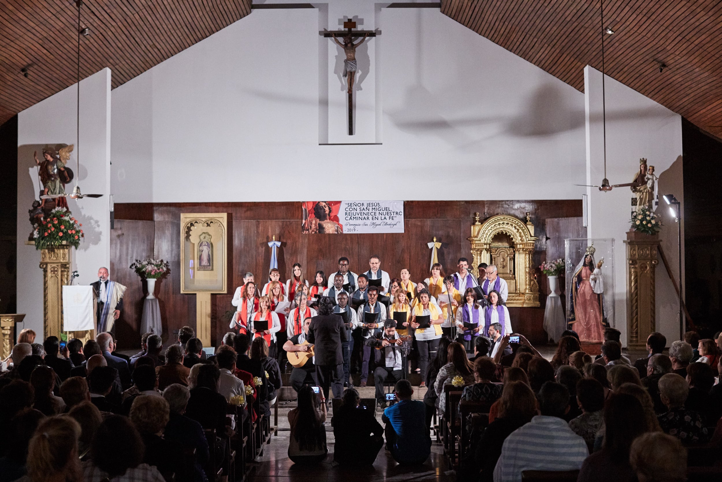 Entrega de las Distinciones San Miguel a lasherinos.