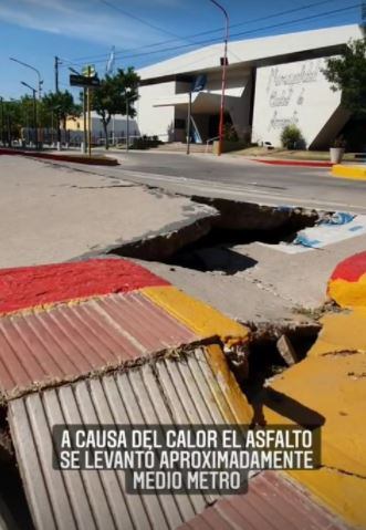 Rotura del pavimento por calor en Arroyito