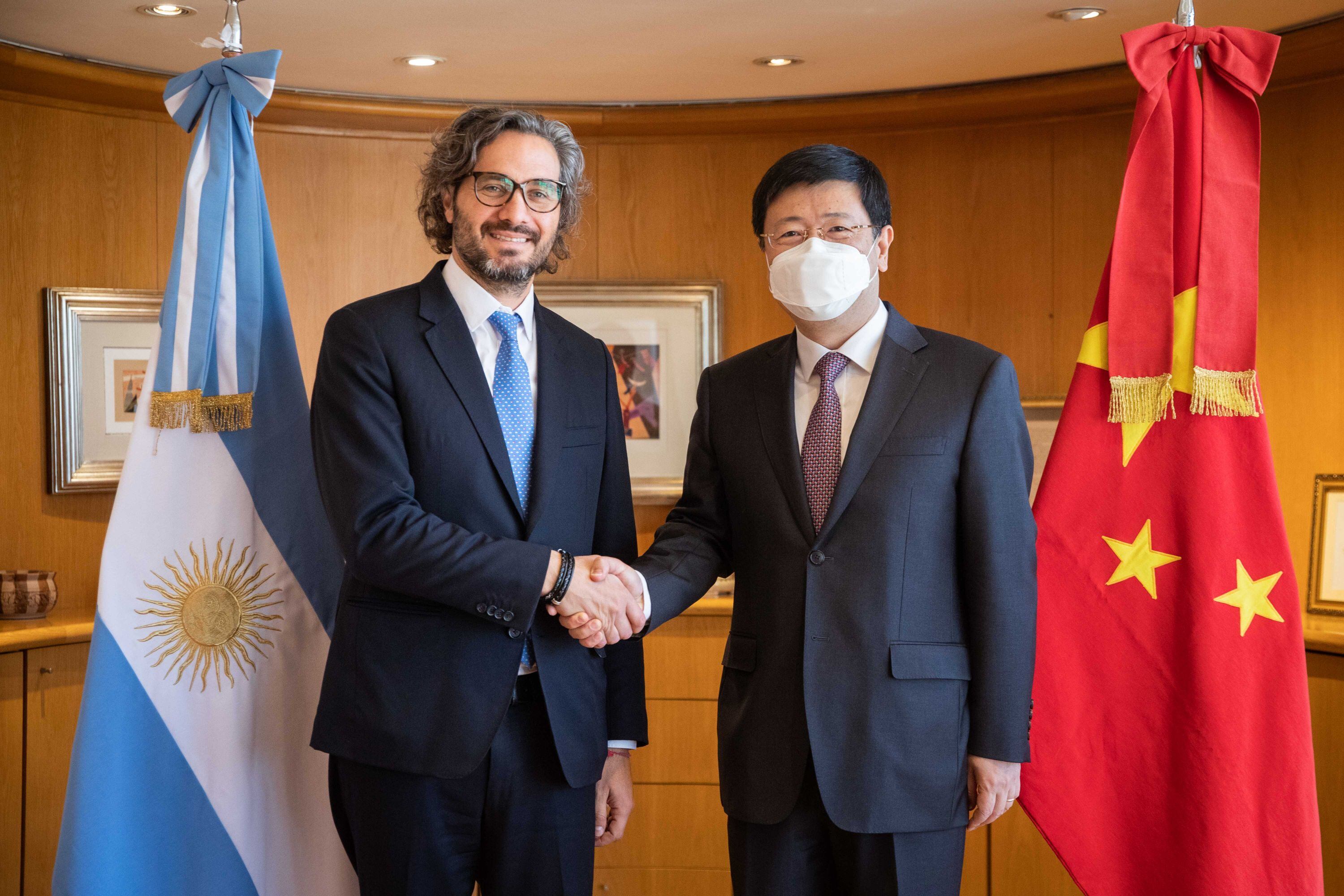 Santiago Cafiero y Zou Xiaoli, cancilleres de Argentina y China respectivamente.