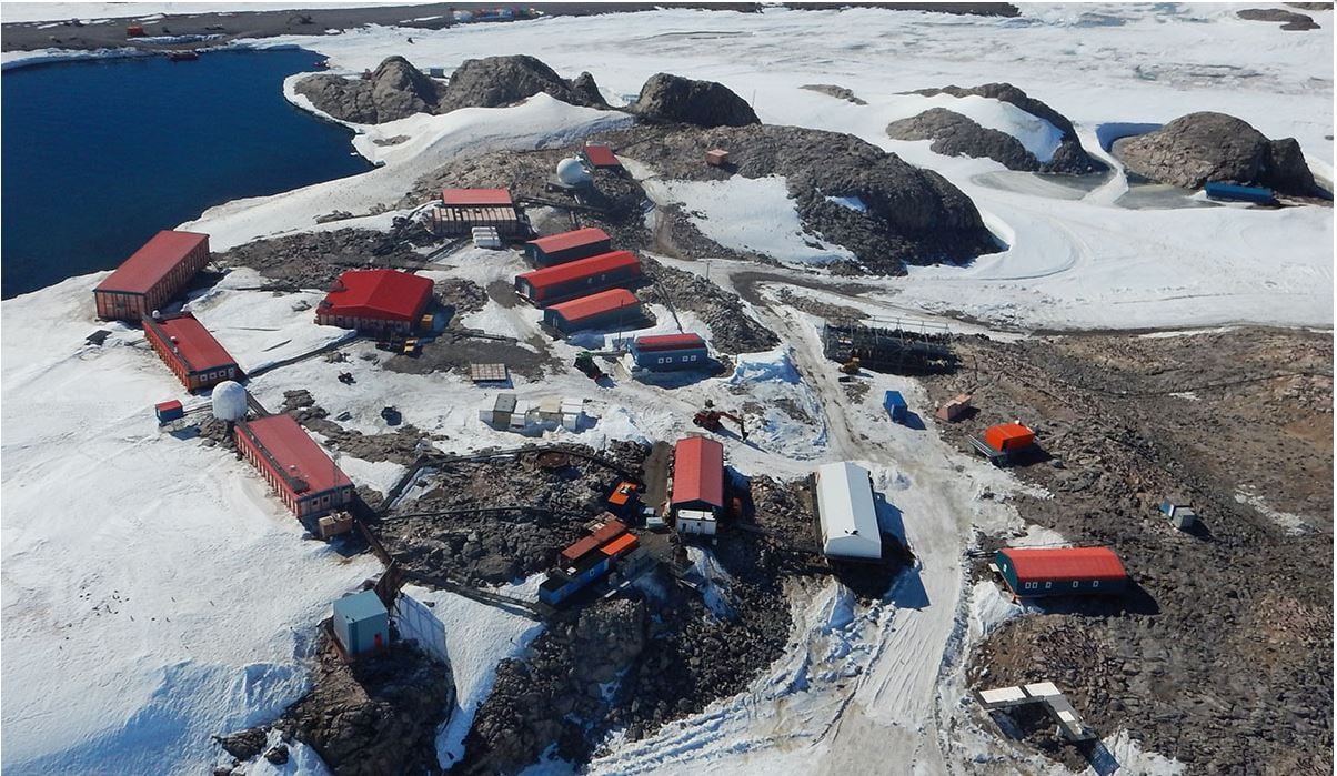 Estación Científica Dumont D'urville, Isla Los Petreles. (Cercanía a Australia y Nueva Zelanda).