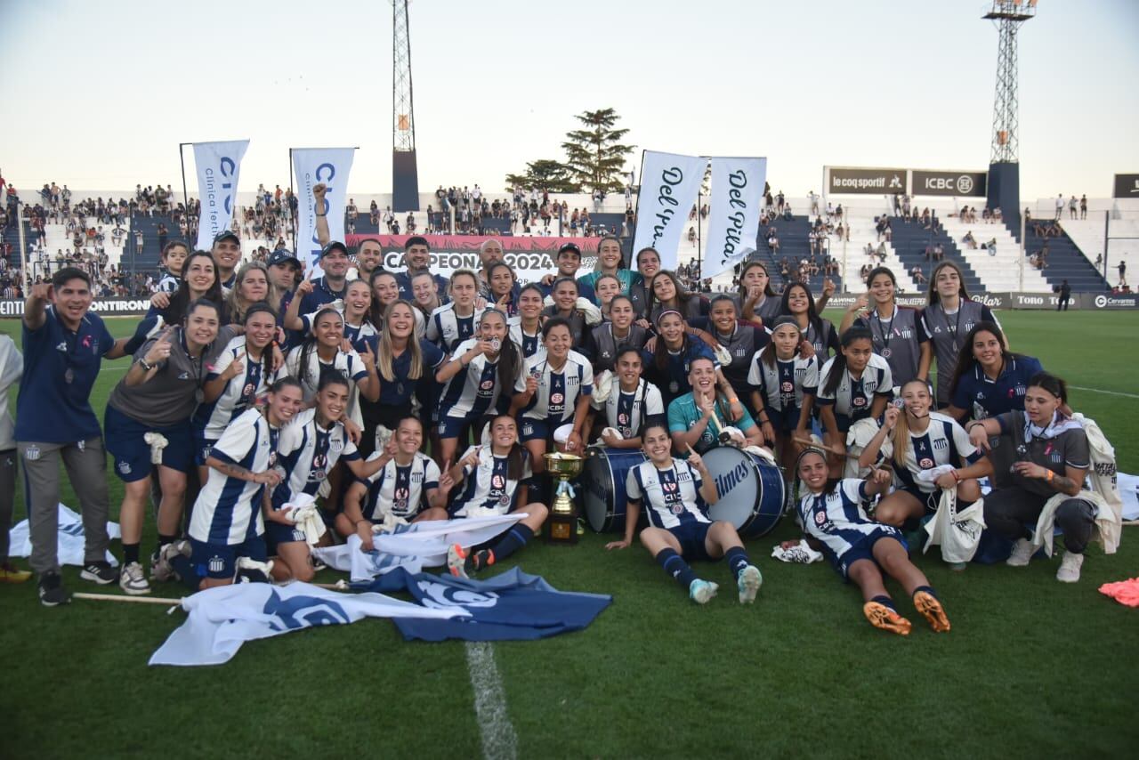 Talleres se coronó campeón en la B y ascendió a la Primera A de la AFA. (Facundo Luque / La Voz)