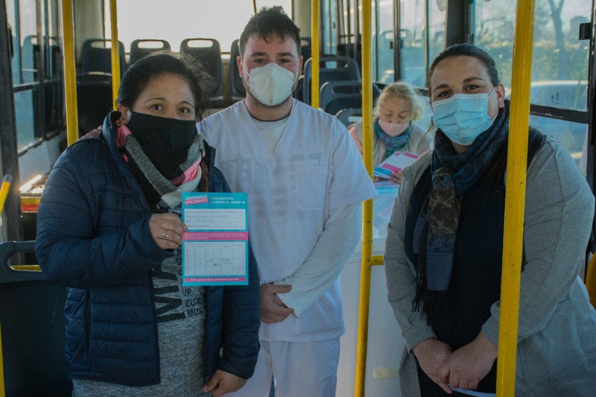Vacunatorio móvil: inocularon a 43 azuleños contra el coronavirus
