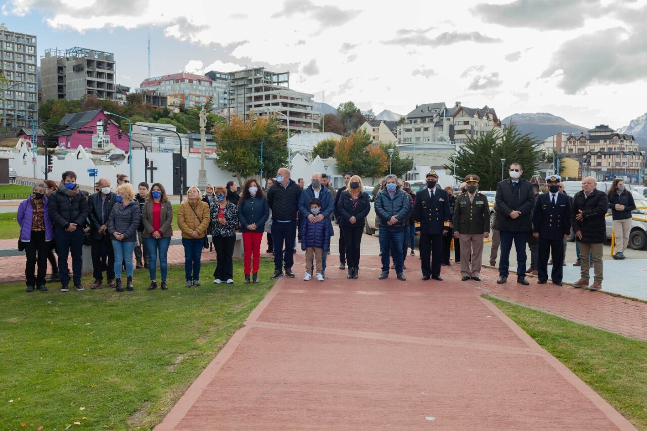 El acto se realizó en la Plaza de la Memoria de la ciudad de Ushuaia.