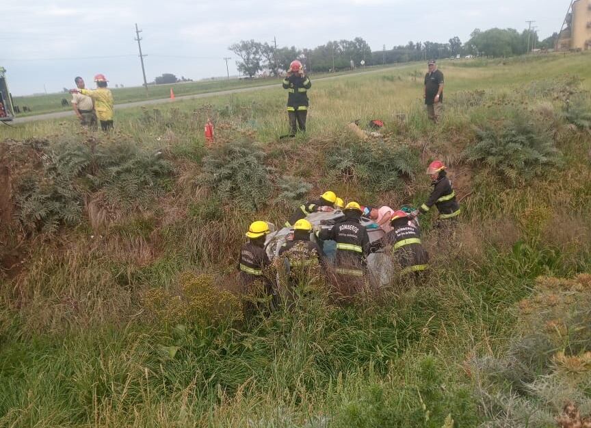 Accidente en la ruta 72: volcó un auto y hay un fallecido