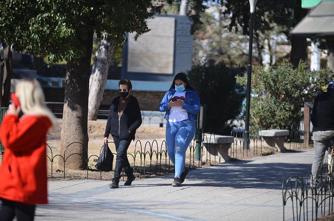 Variante Delta Covid 19 coronavirus pandemia
actividad normal centro plaza de dean funes gente con barbijos tapabocas
EN la ciudad de Dean Funes provincia de Cordoba hubo contagios de covid 19 variante delta
Fotografia Jose Gabriel Hernandez