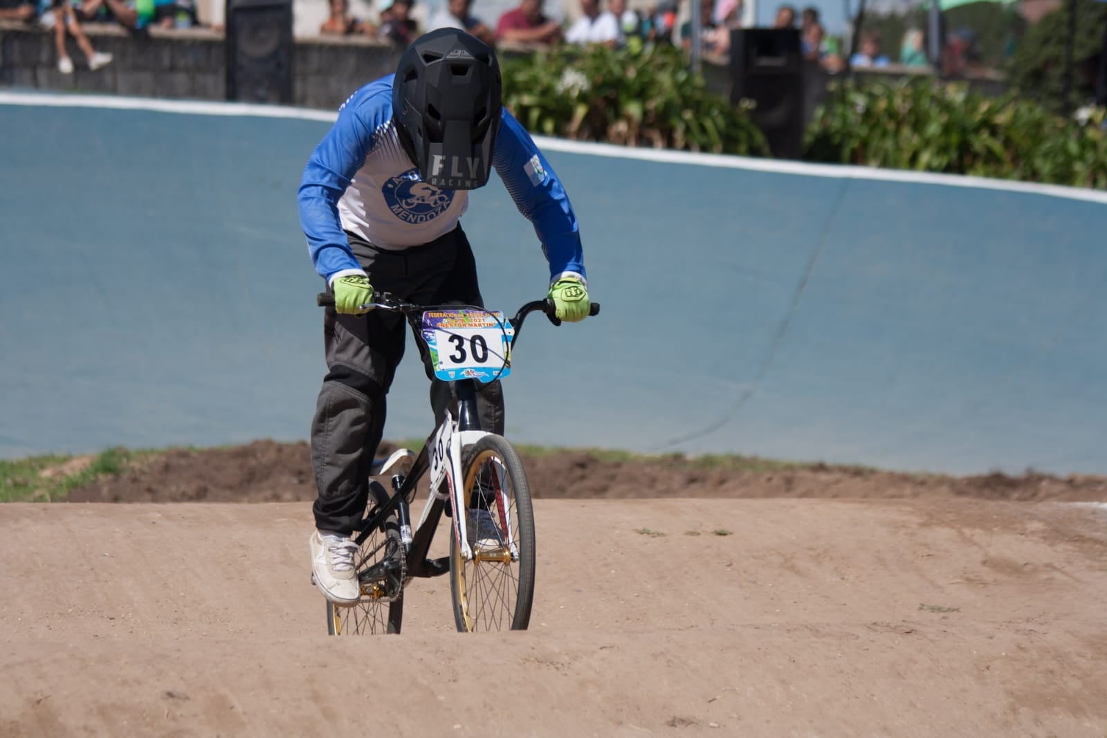 Agustín Bugiolacchi, el corredor de BMX a quien le robaron su bicicleta, expresó toda su alegría al reencontrase con su bici.