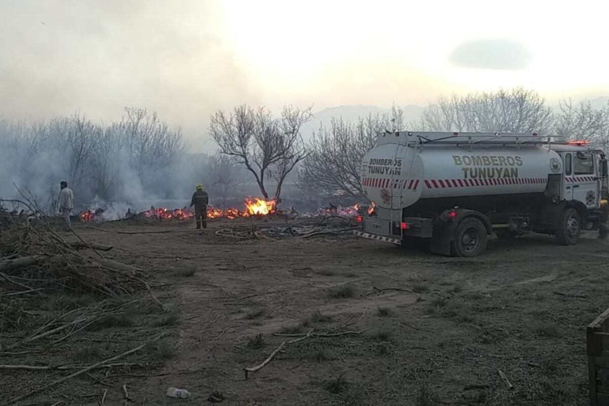 Bajo fuego: Tunuyán sigue envuelto en llamas por los incendios intencionales