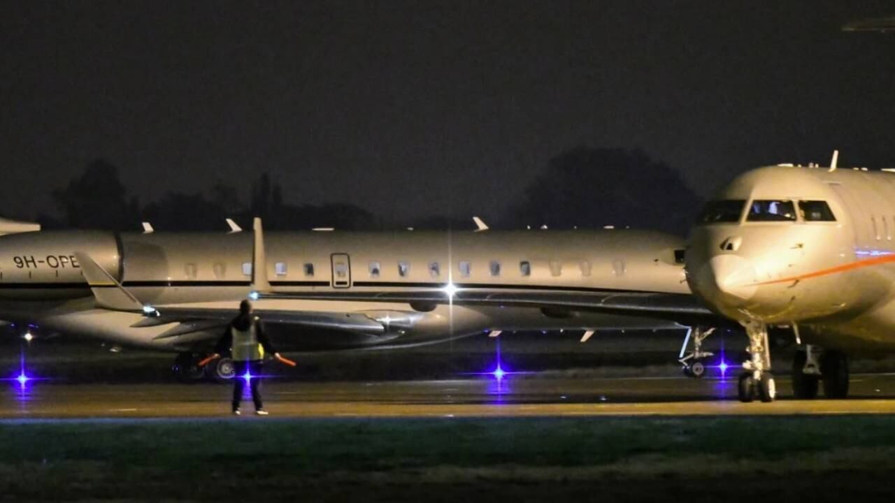 Las aeronaves partieron este miércoles a la noche desde la estación de Fisherton.