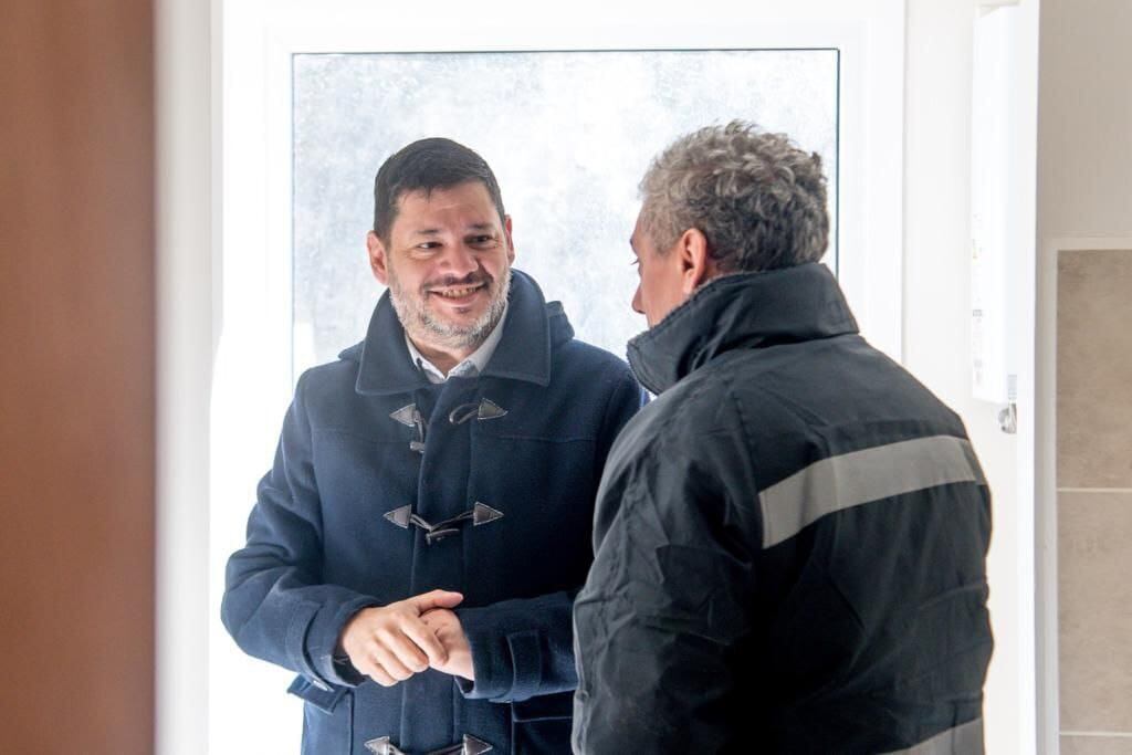 David Ferreyra, secretario de Hábitat y Ordenamiento Territorial de la Municipalidad de Ushuaia estuvo presente en el recorrido de las viviendas.