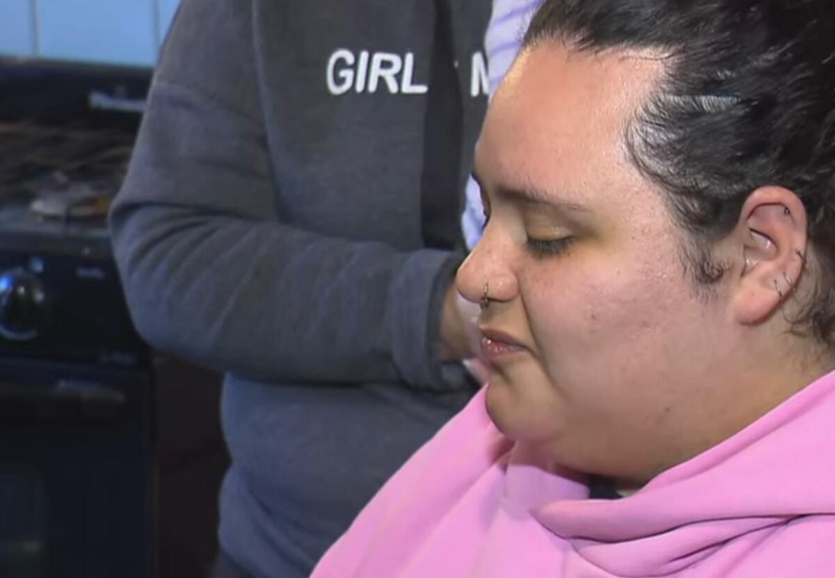 Necesita ayuda para arreglar su silla de ruedas y recibirse en Córdoba