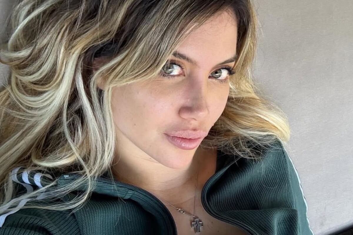 Wanda Nara lució un espectacular vestido de brillos mega escotado y enamoró corazones