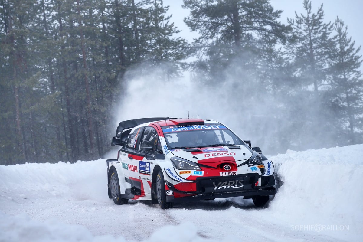 Toyota cuenta con Ogier, líder del campeonato; Evans; el local Rovanpera; y el japonés Katsuta, que hoy fue quien ubicó al mejor Yaris WRC en el shakedown. 