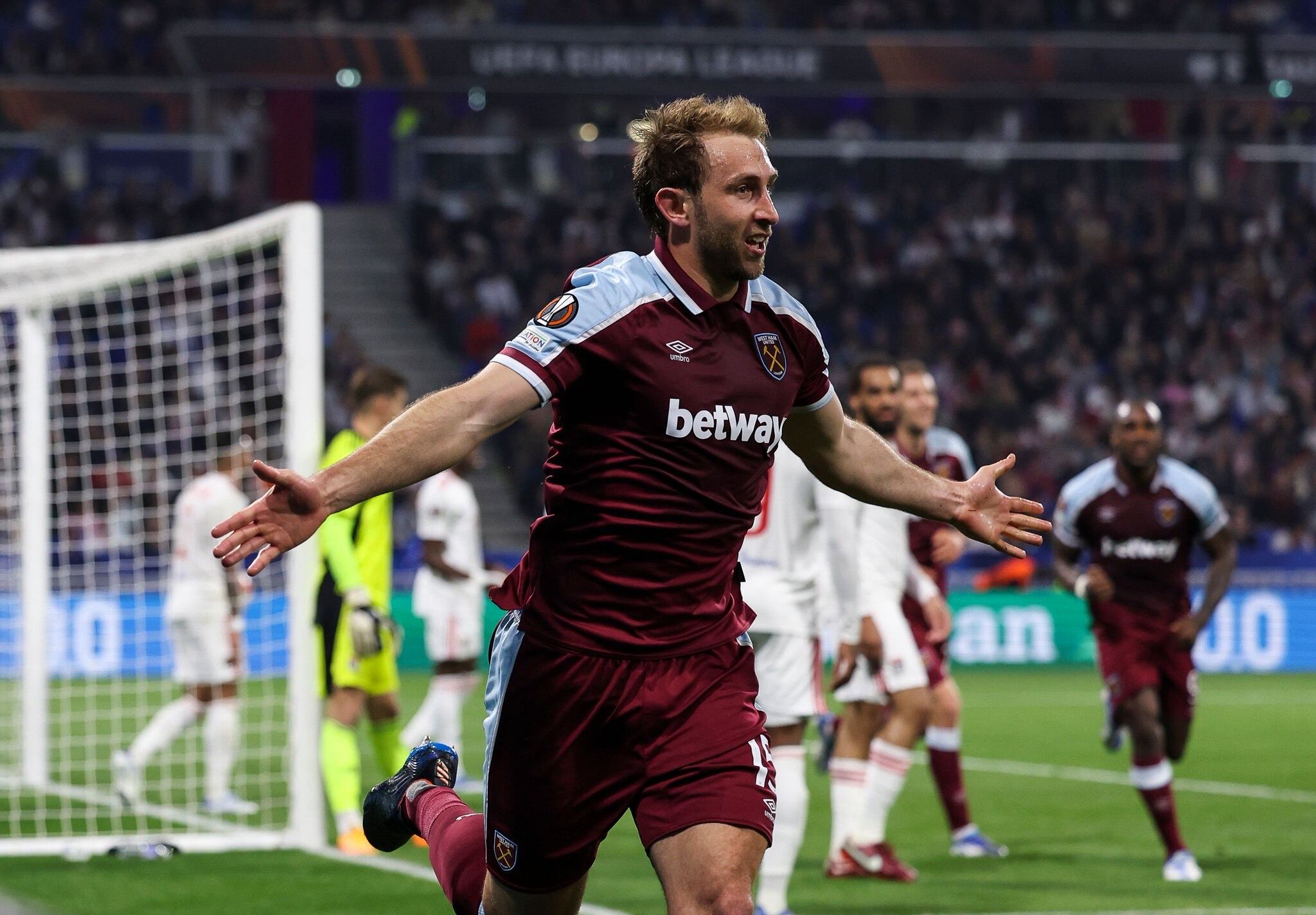 Craig Dawson festeja el primer gol del West Ham.