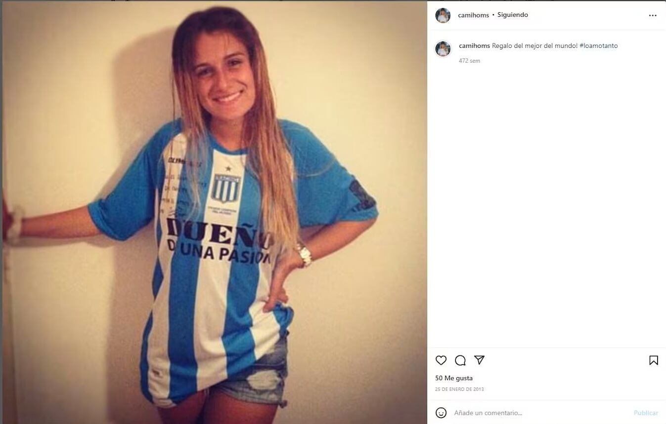 Cami Homs con la camiseta del debut de Rodrigo de Paul