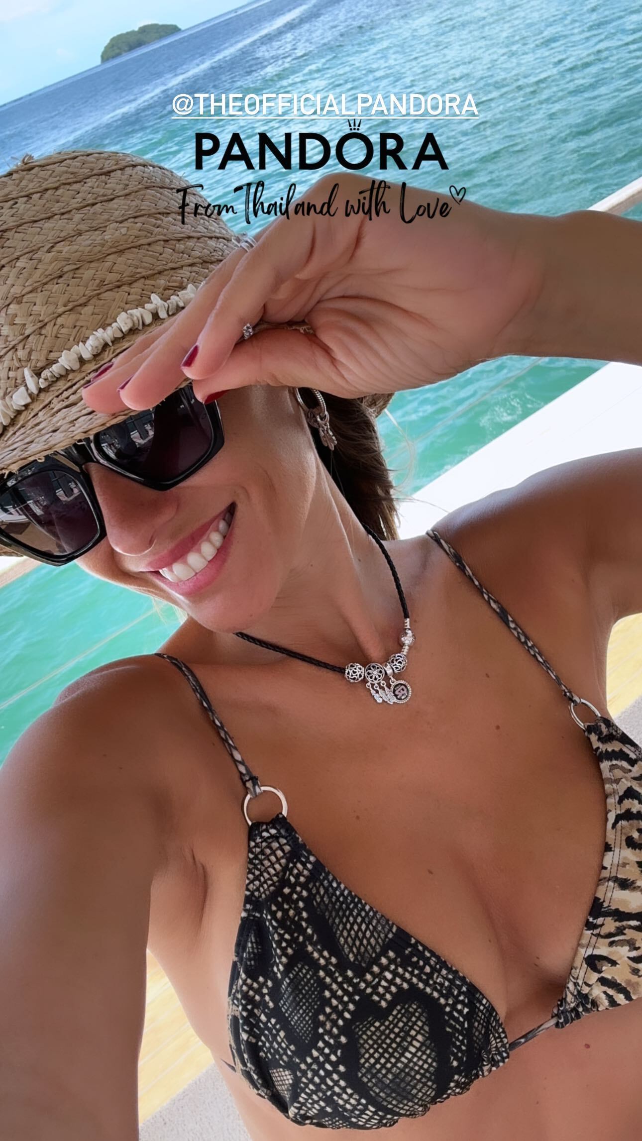 Pampita con una bikini animal print