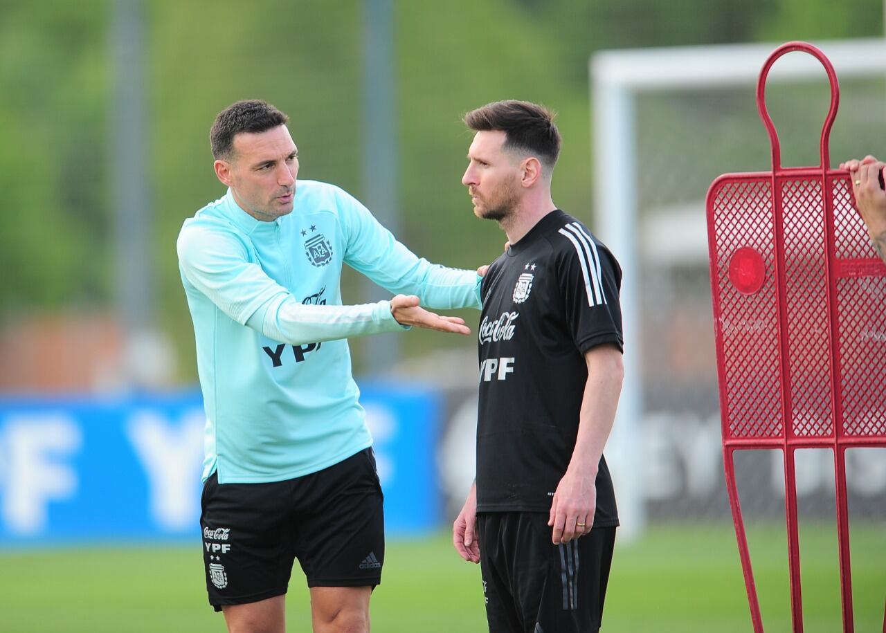 Messi entrenó con la Selección de cara a la doble fecha de Eliminatorias. (Foto: Clarín)