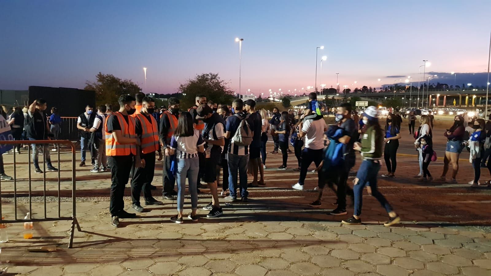 Mucha expectativa y alegría de los hinchas del Matador en el reencuentro con el equipo, después de mucho tiempo. (Foto: Javier Ferreyra)