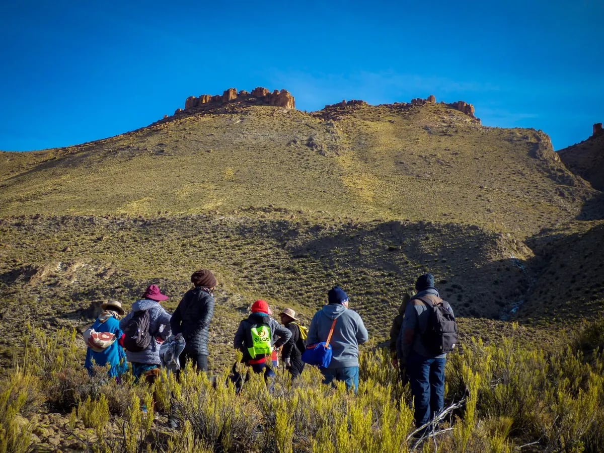 Quienes llegan al lugar relatan encontrarse con una energía particular que revitaliza, según cuentan los habitantes de Cusi Cusi, que ofrecen servicios de guiado a los turistas.