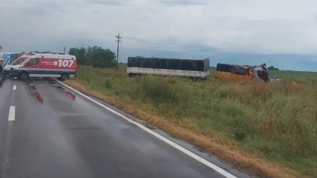 Dos camiones chocaron de frente