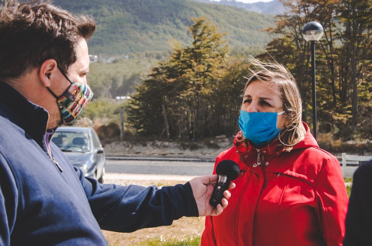 Comenzó la etapa de pavimentación de la calle Bahía de los Abrigos en el barrio Río Pipo en el marco del Plan de Obras de la Municipalidad de Ushuaia.