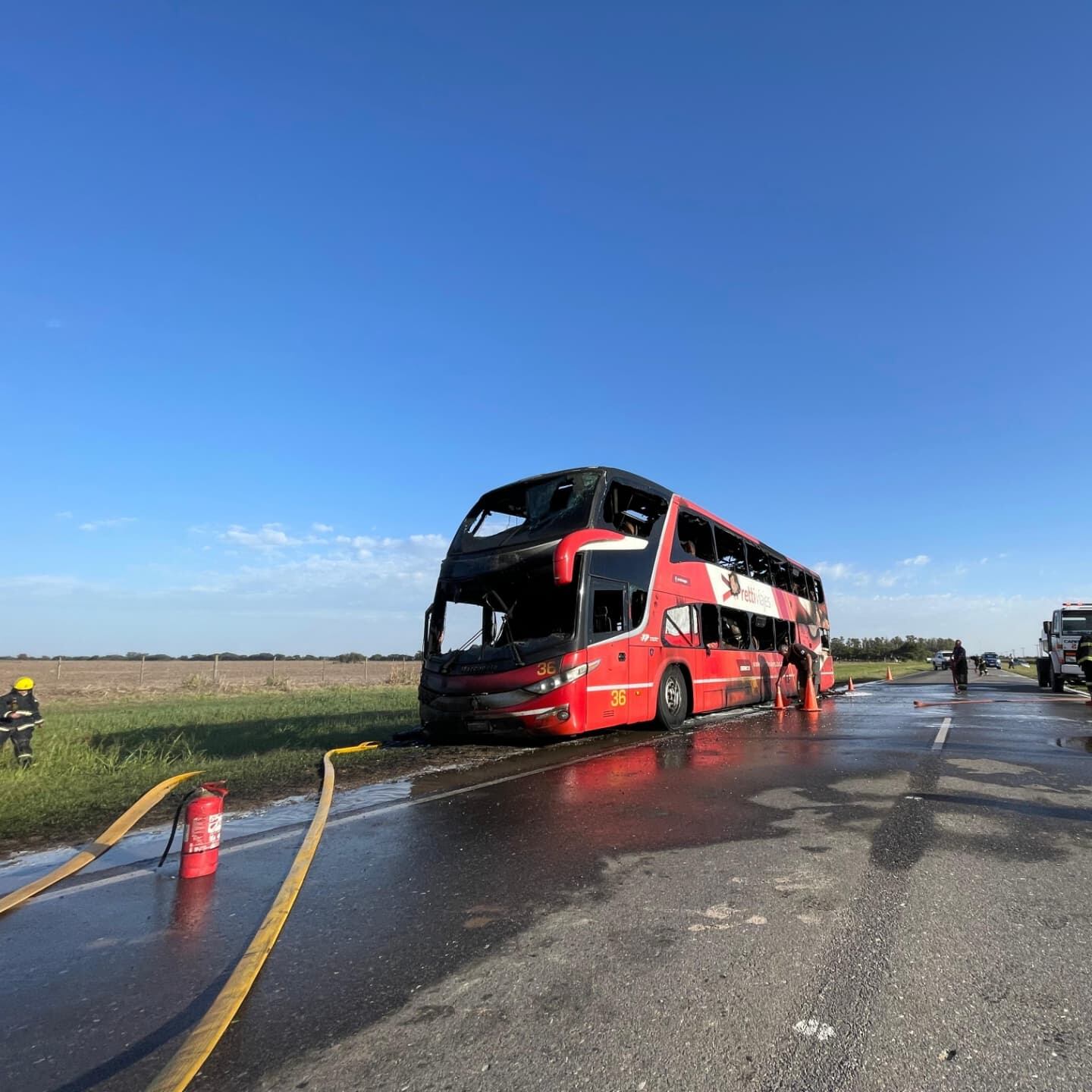 Incendio de colectivo en Ruta E 52 La Tordilla