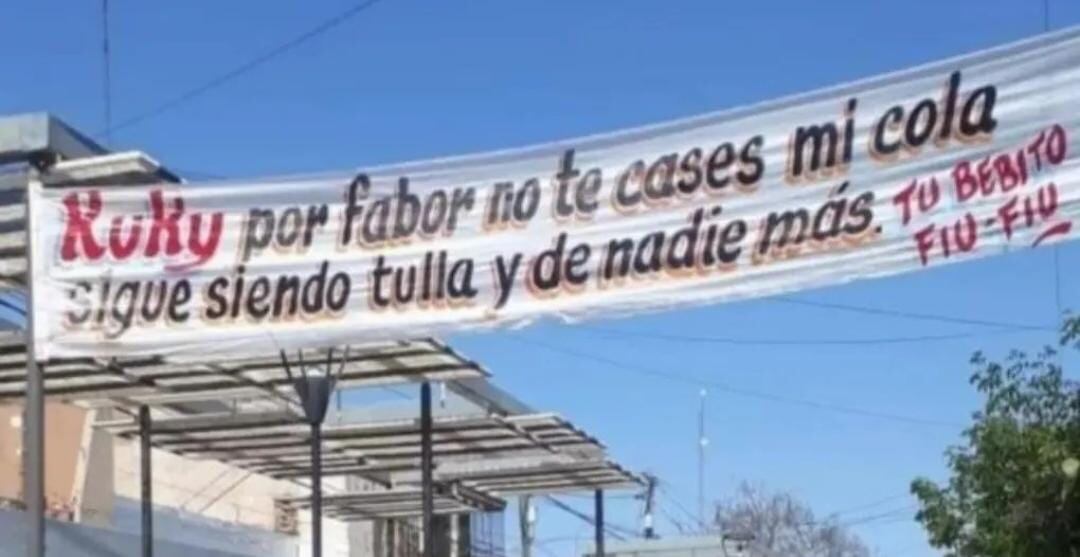 La insólita declaración de amor en un pasacalles mendocino que se volvió viral.