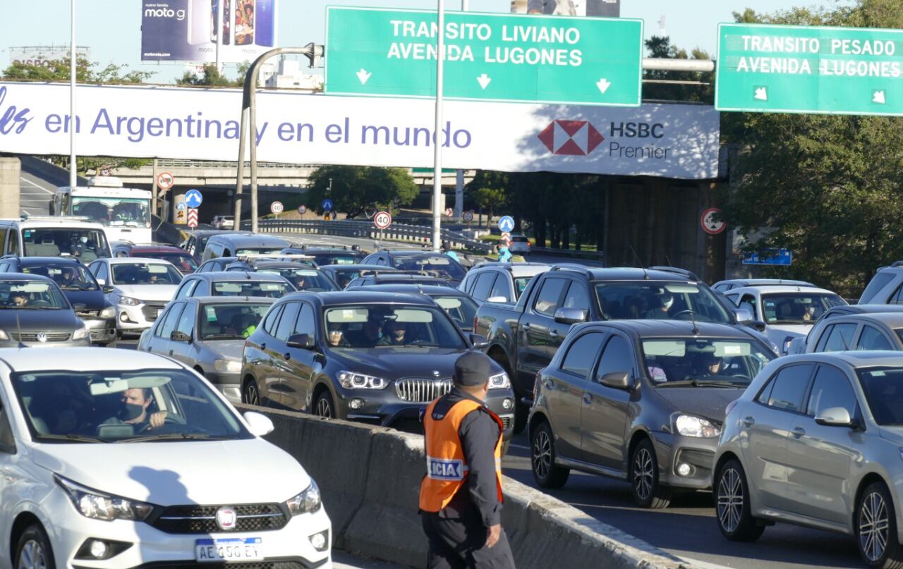 Las largas filas en la Panamericana