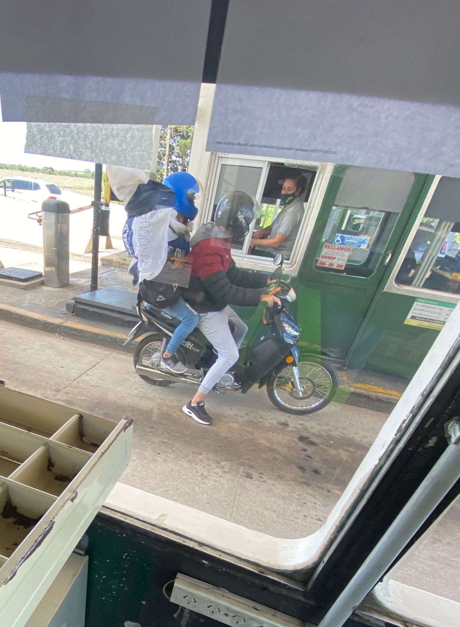 La foto de los hinchas de Talleres, viajando a San Luis en "una 110".