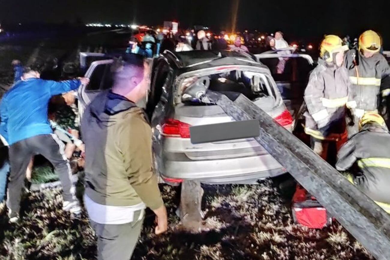 TRAGEDIA. El auto donde viajaban los hinchas de Talleres (Gentileza Alejandro Pozo).