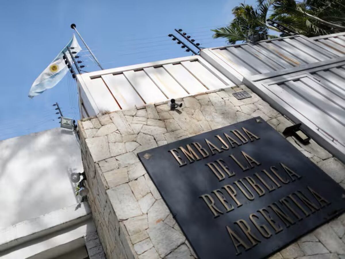 “Hostigamiento y persecución”: Argentina apuntó contra Venezuela en defensa de los opositores que aloja en la embajada