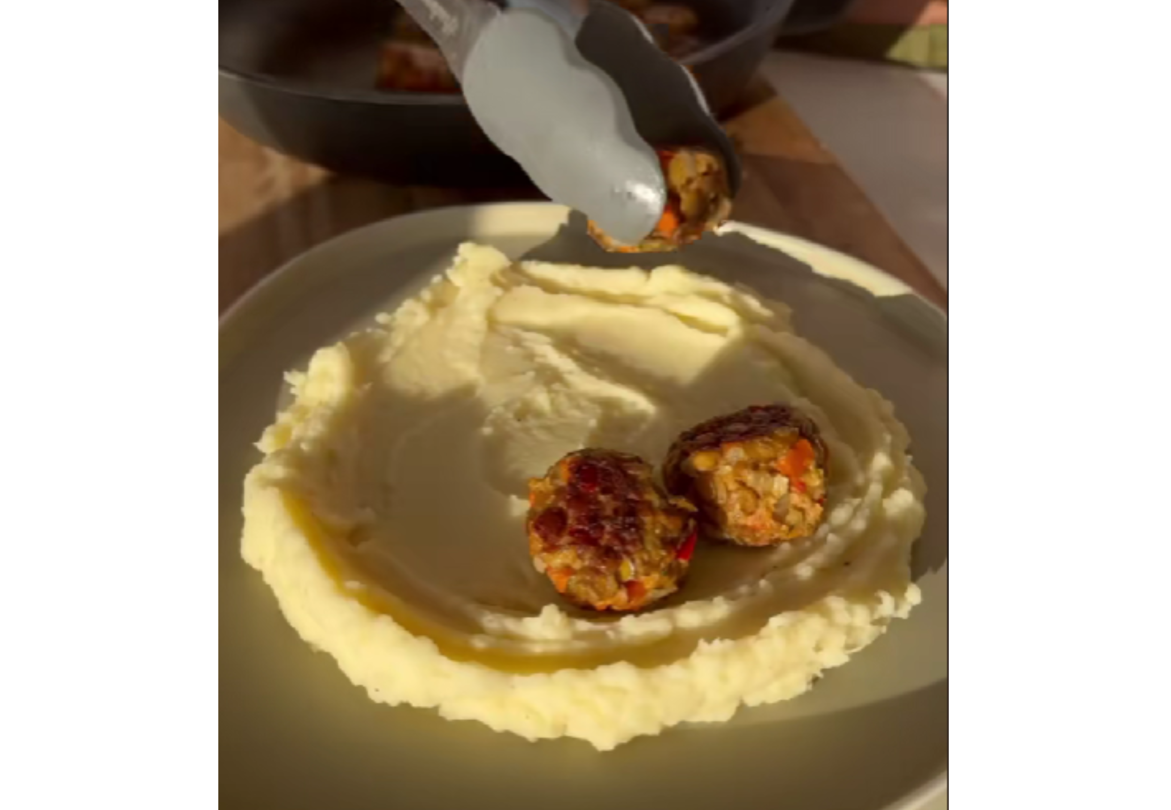 Albóndigas de lentejas con puré.