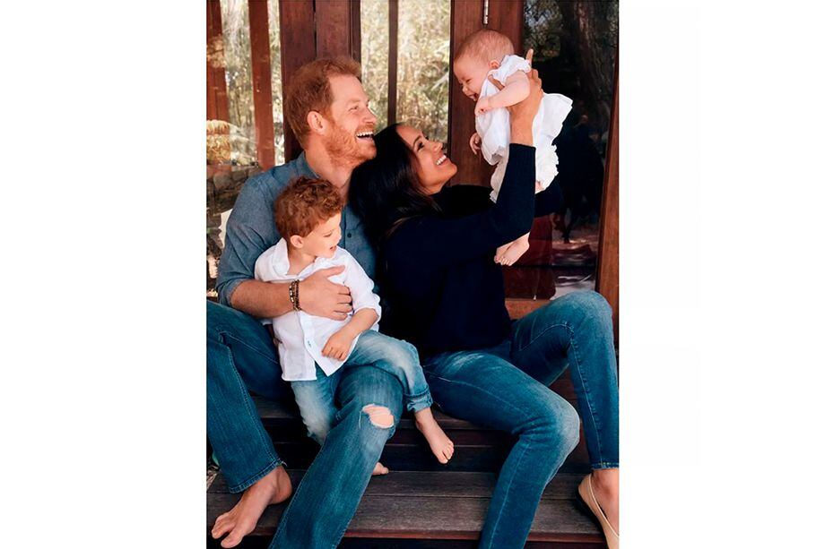 Meghan y Harry con sus hijos.