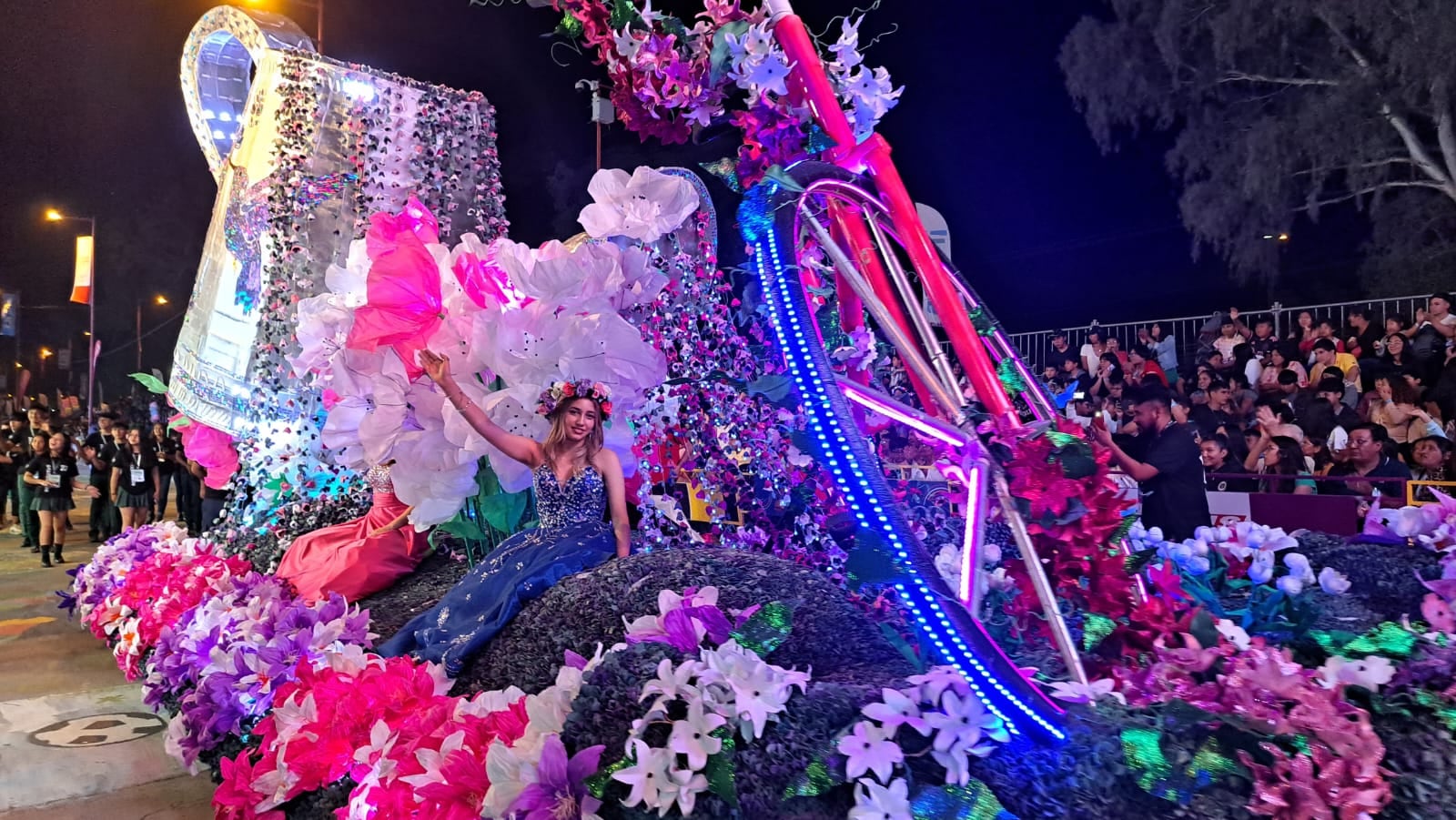 La Fiesta Nacional de los Estudiantes comenzó a vivirse a pleno en Jujuy, con el primer desfile de carrozas.