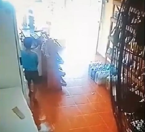 Menor de edad sustrajo dinero de un local comercial en Eldorado.