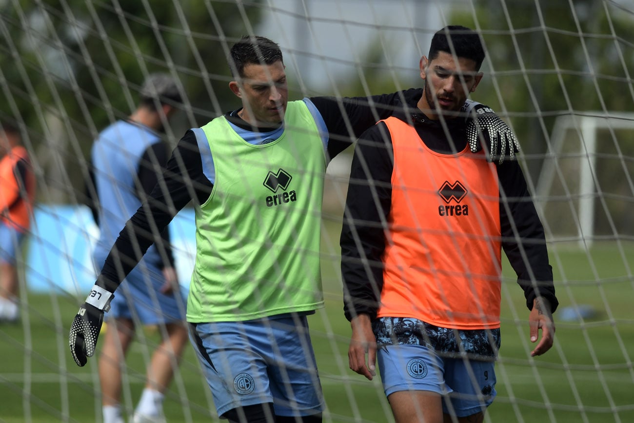 Entrenamiento de Belgrano.  El plantel celeste retomó las prácticas en el predio de Villa Esquiú.  (Ramiro Pereyra / La Voz)