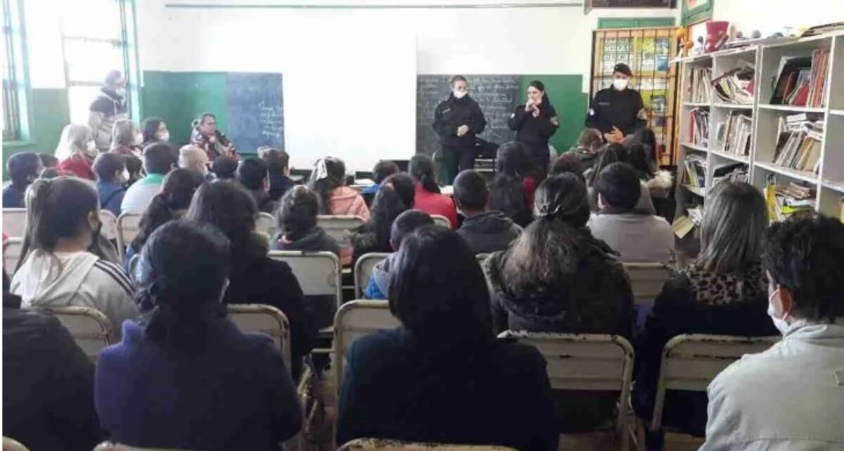 Brindan charlas en establecimientos educativos en Villa Bonita y Campo Viera