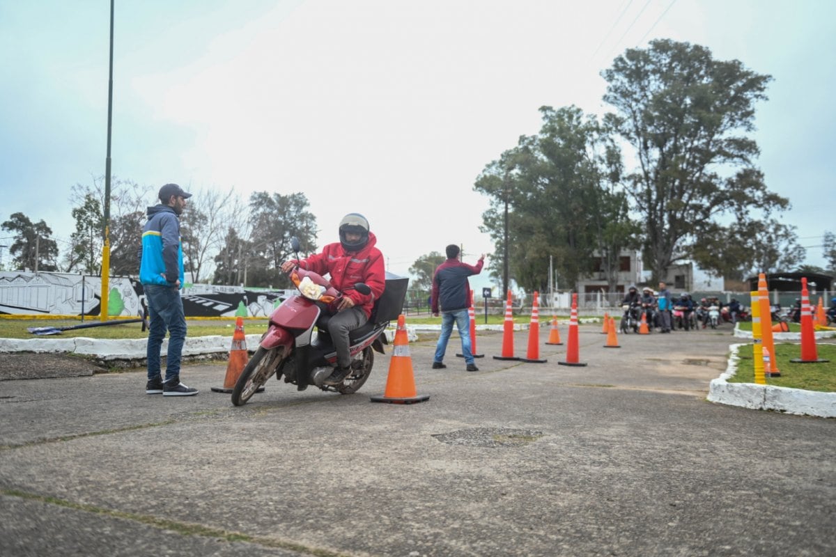 Educación Vial: se realizaron capacitaciones de conducción segura a motociclistas de Gualeguaychú