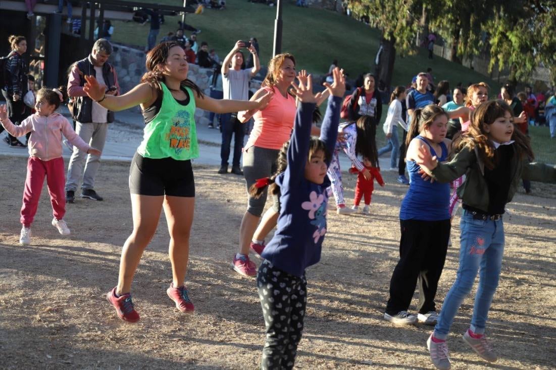 Una multitud se congregó para celebrar el Día del Amigo.