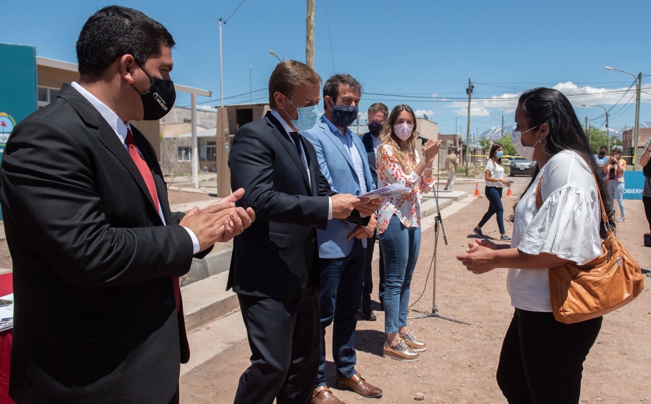 Casi un millar de familias mendocinas accedieron a una solución habitacional en este 2020 tan particular, atravesado por una pandemia. Foto: Gentileza / Gobierno de Mendoza