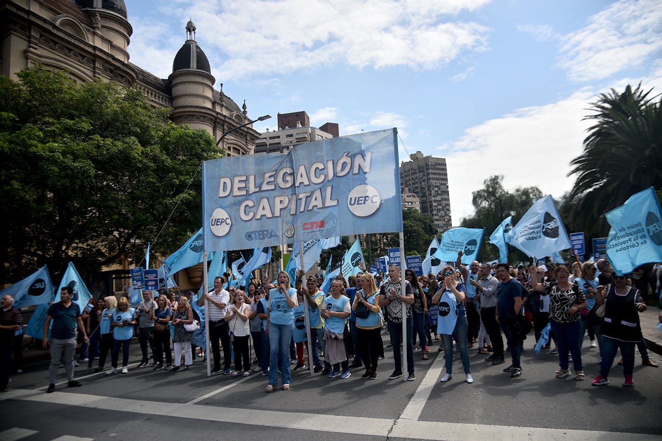 Salarios. Protesta de la Unión de Educadores de la Provincia de Córdoba (UEPC). (Pedro Castillo / La Voz)