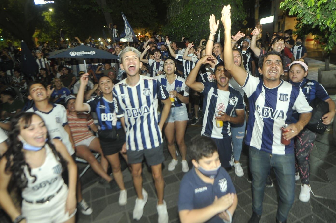 Las mejores fotos de los hinchas de Talleres alentando en Córdoba. (Javier Ferreyra)